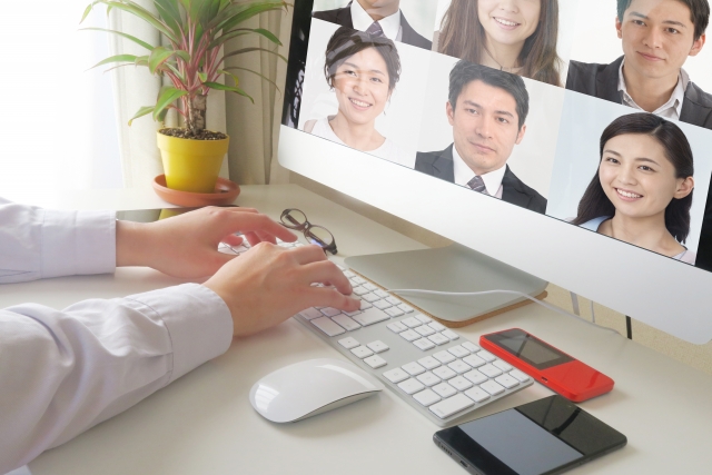 進行役が巡回し、議論をフォロー!